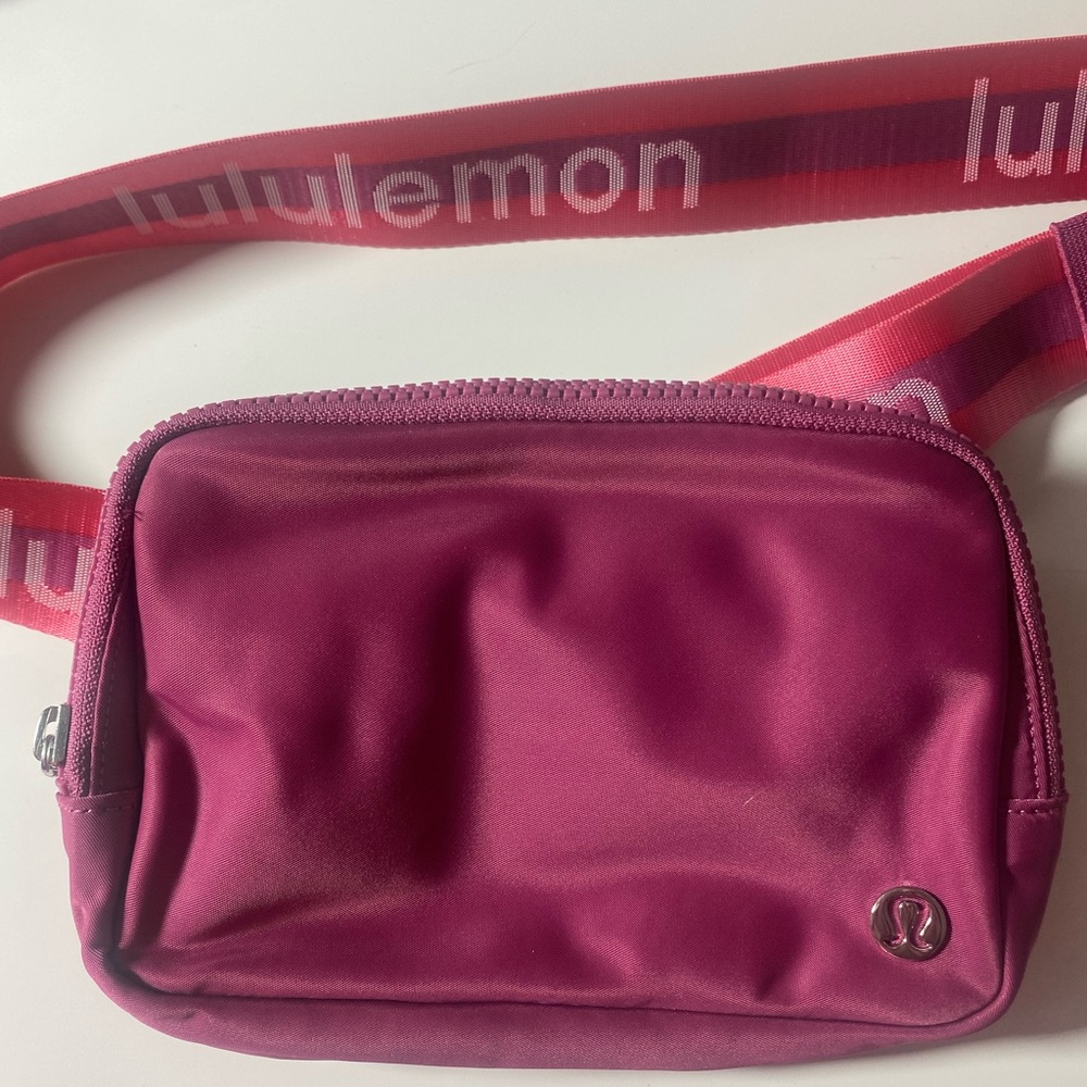 NWT Lululemon Everywhere Belt Bag